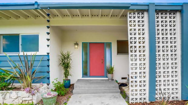 With its flat roof and breeze block screen, this 2,059-square-foot house designed by pioneering architect Paul R. Williams has hit the market for $2.2 million in Rancho Palos Verdes. (Photo by Tea Tree Productions)
