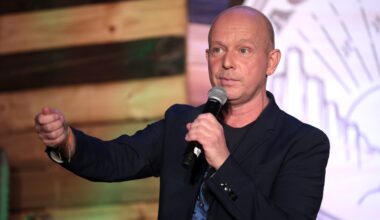 Republican Steve Hilton leads California governor fundraising as large pool of Democrats lag • The Mendocino Voice