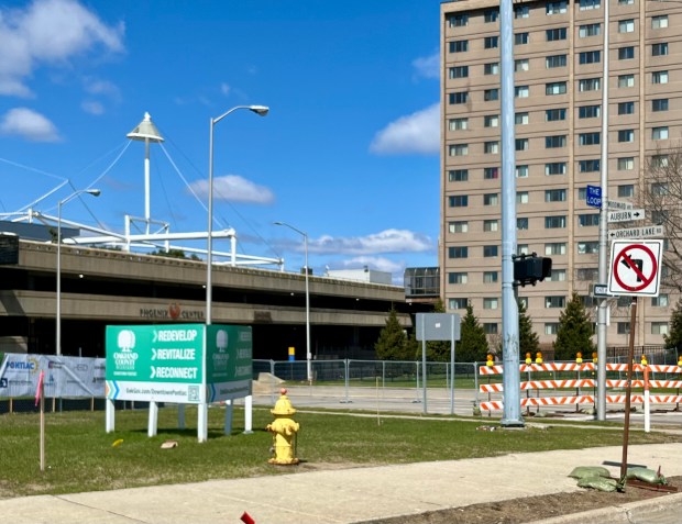 Westbound Orchard Lake Road closed between the north- and southbound lanes of Woodward Avenue in advance of the Phoenix Center demolition in Pontiac. (Peg McNichol/MediaNews Group)