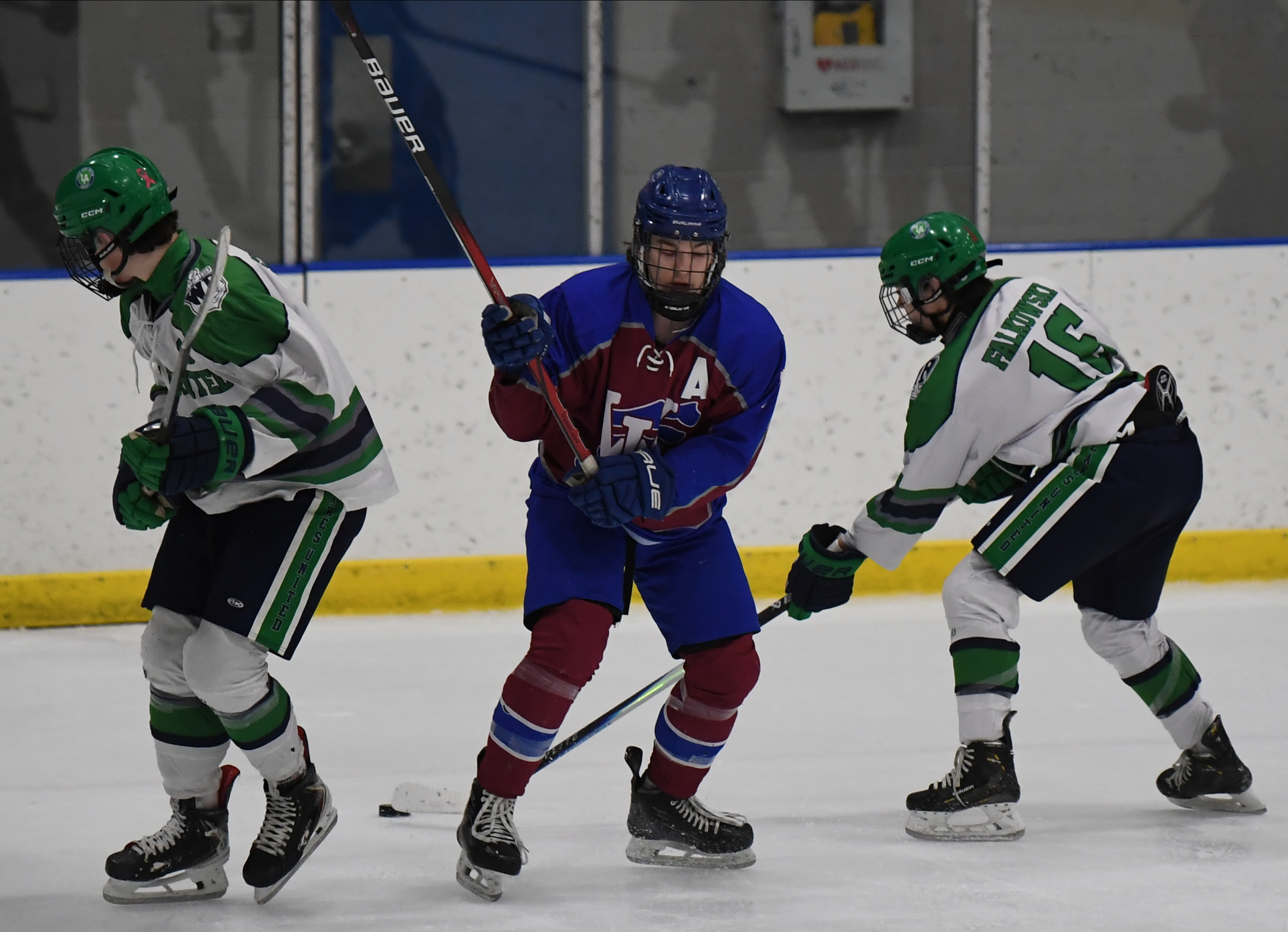 Lakes United defeated Walled Lake United 3-1 in the game...