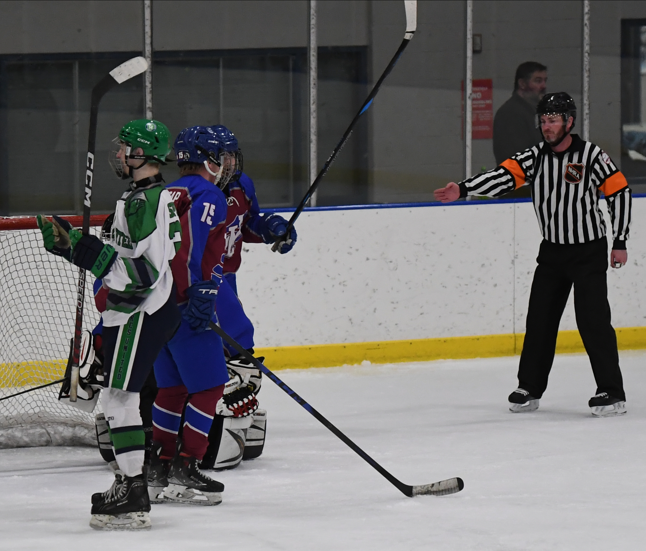 Lakes United defeated Walled Lake United 3-1 in the game...