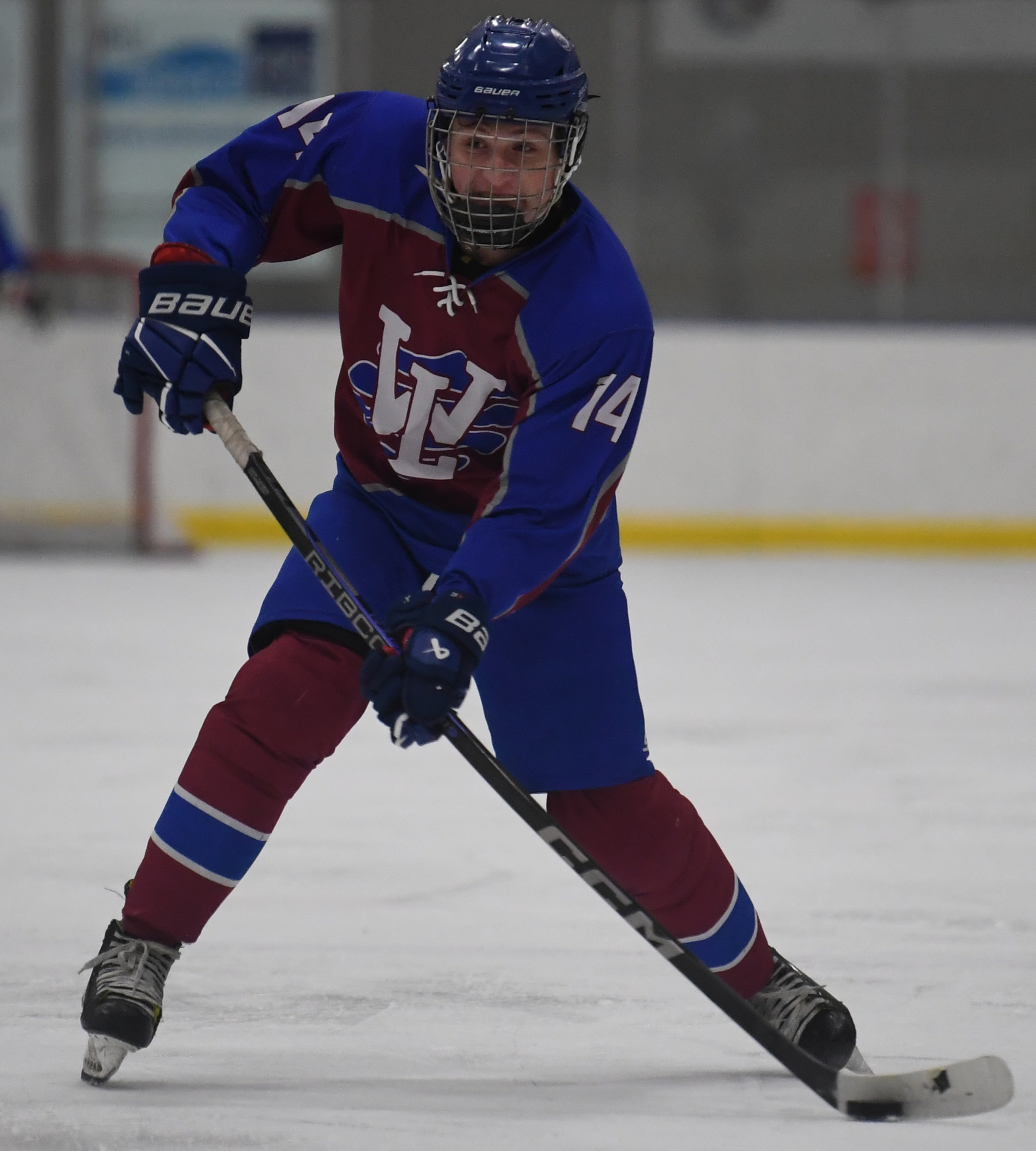 Lakes United defeated Walled Lake United 3-1 in the game...