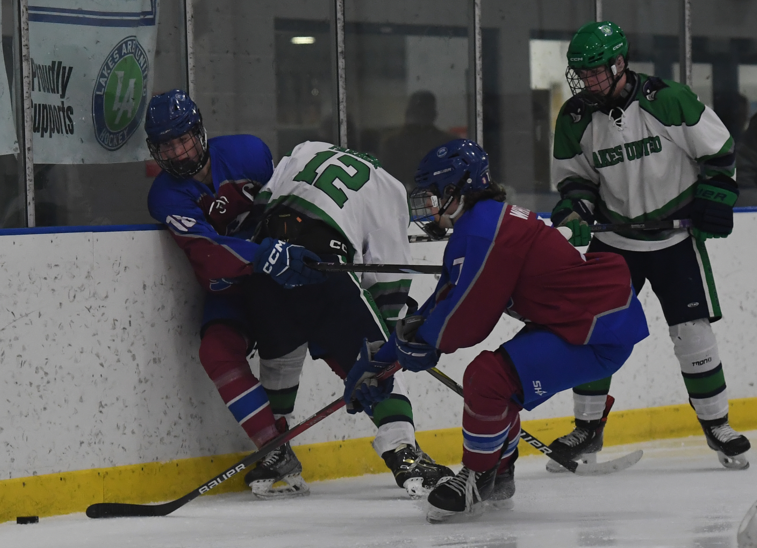 Lakes United defeated Walled Lake United 3-1 in the game...