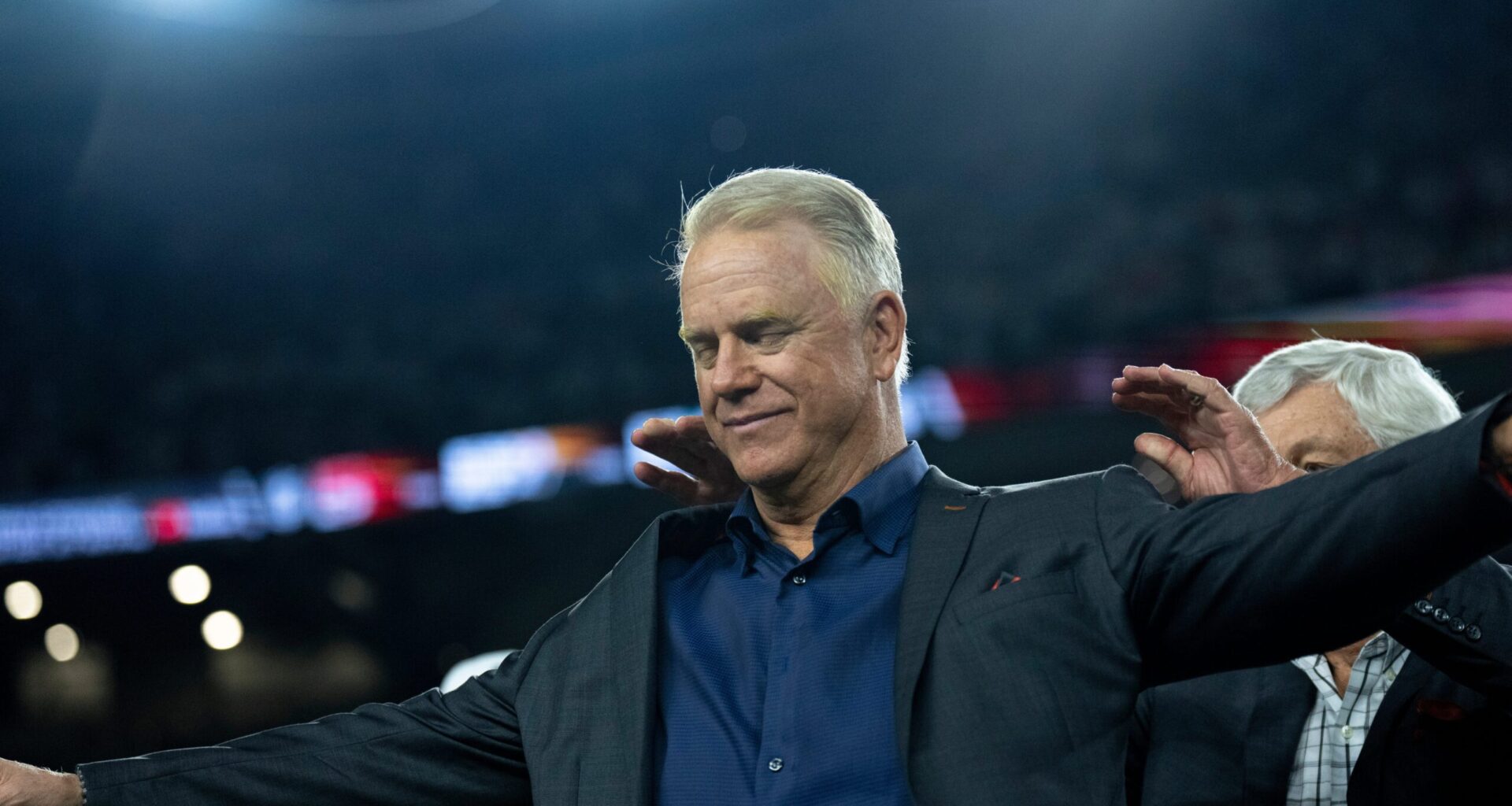 Boomer Esiason says the Super Bowl shouldn't be in California