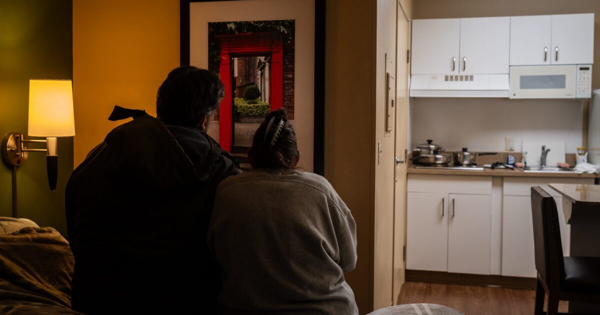 Palo Alto homeless residents find shelter in Sunnyvale hotel