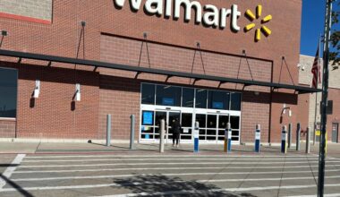Walmart delivers quarter of impressive sales but offers muted outlook