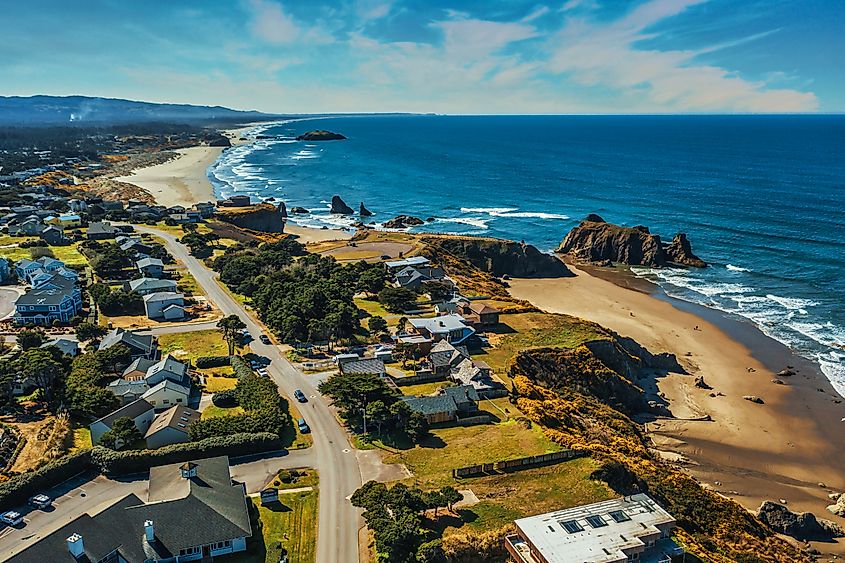 Coastal homes and beach in Bandon, Oregon.