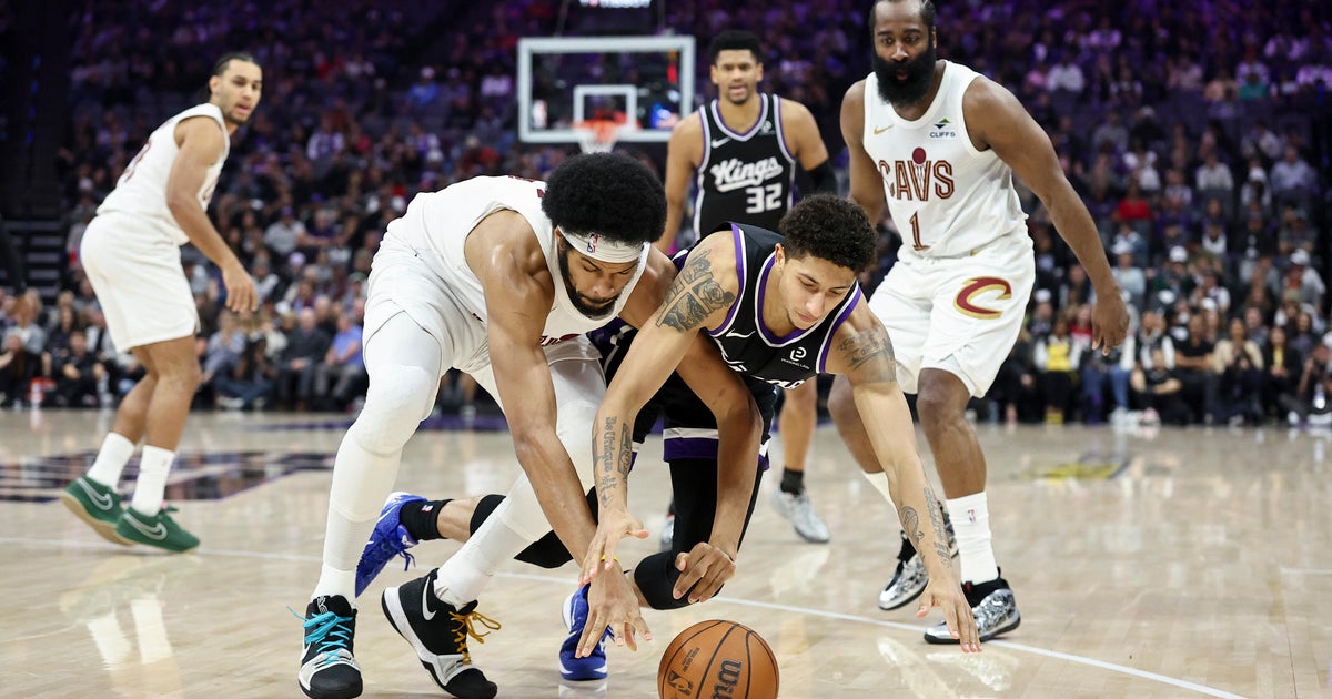 Nique Clifford scores 30 but Kings fall to Cavaliers 132-126 in James Harden's Cleveland debut