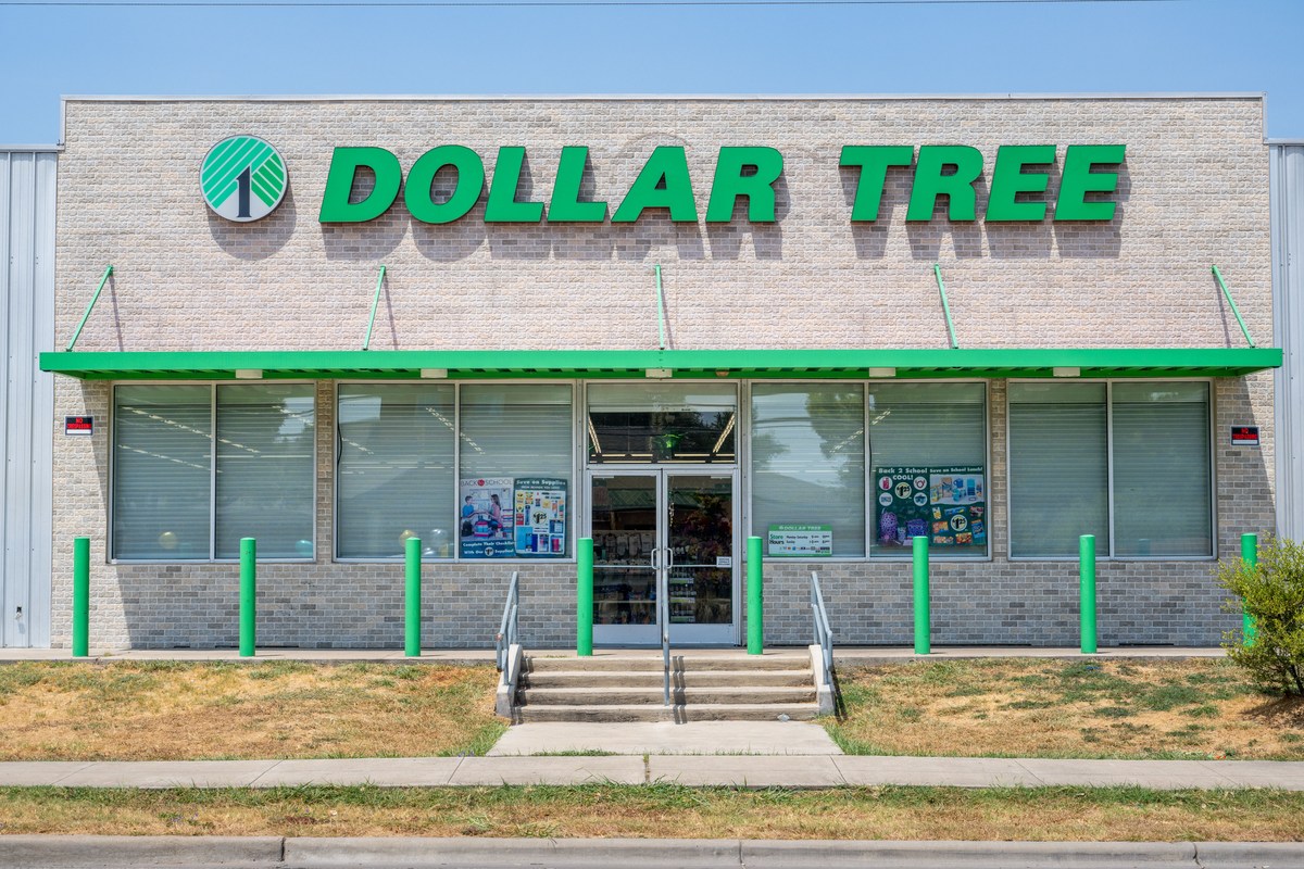 Dollar Tree Nears Opening at Oakland and Centre in Portage