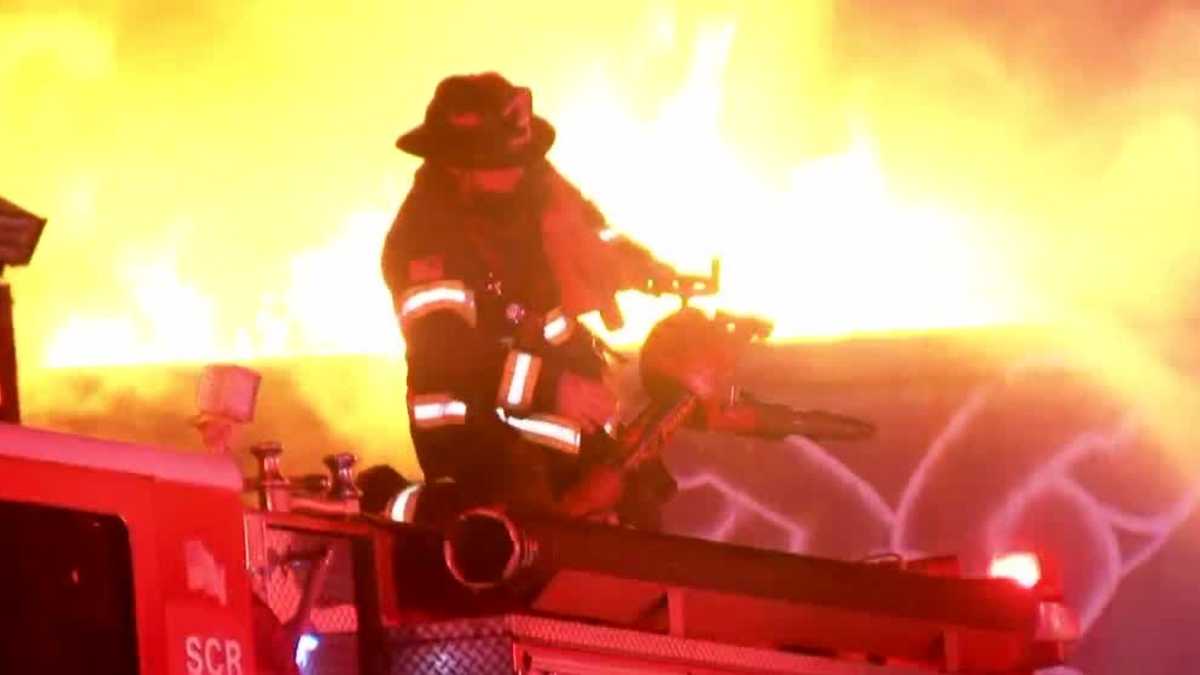 Sacramento crews battle fire at abandoned Del Paso Boulevard bank