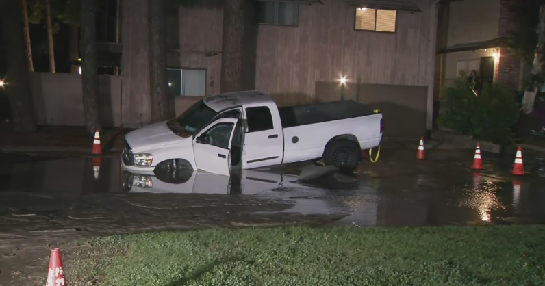 Truck trapped in roadway after water main break in Burbank causes street to buckle