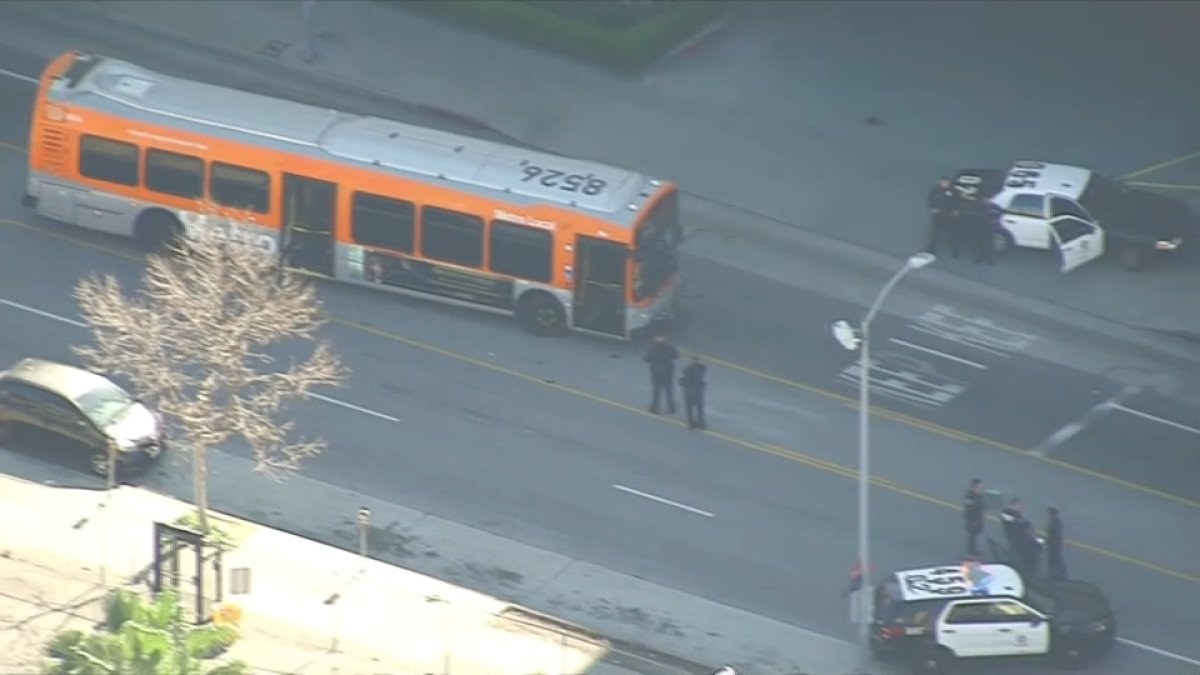 Man dies from bus stop shooting in Los Angeles’ Westlake District – NBC Los Angeles