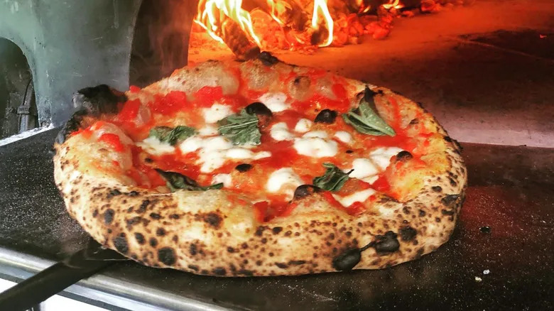 A margherita pizza from Del Popolo
