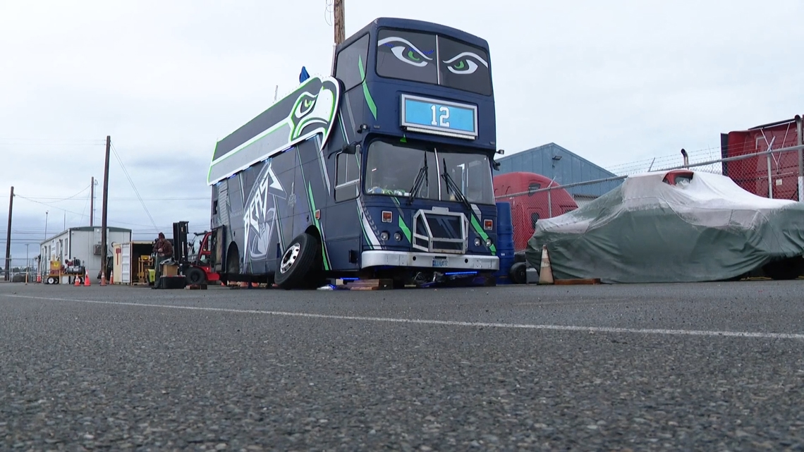 'Hawk-rod' and 'Beast Bus' part of Super Bowl convoy from Seattle to California