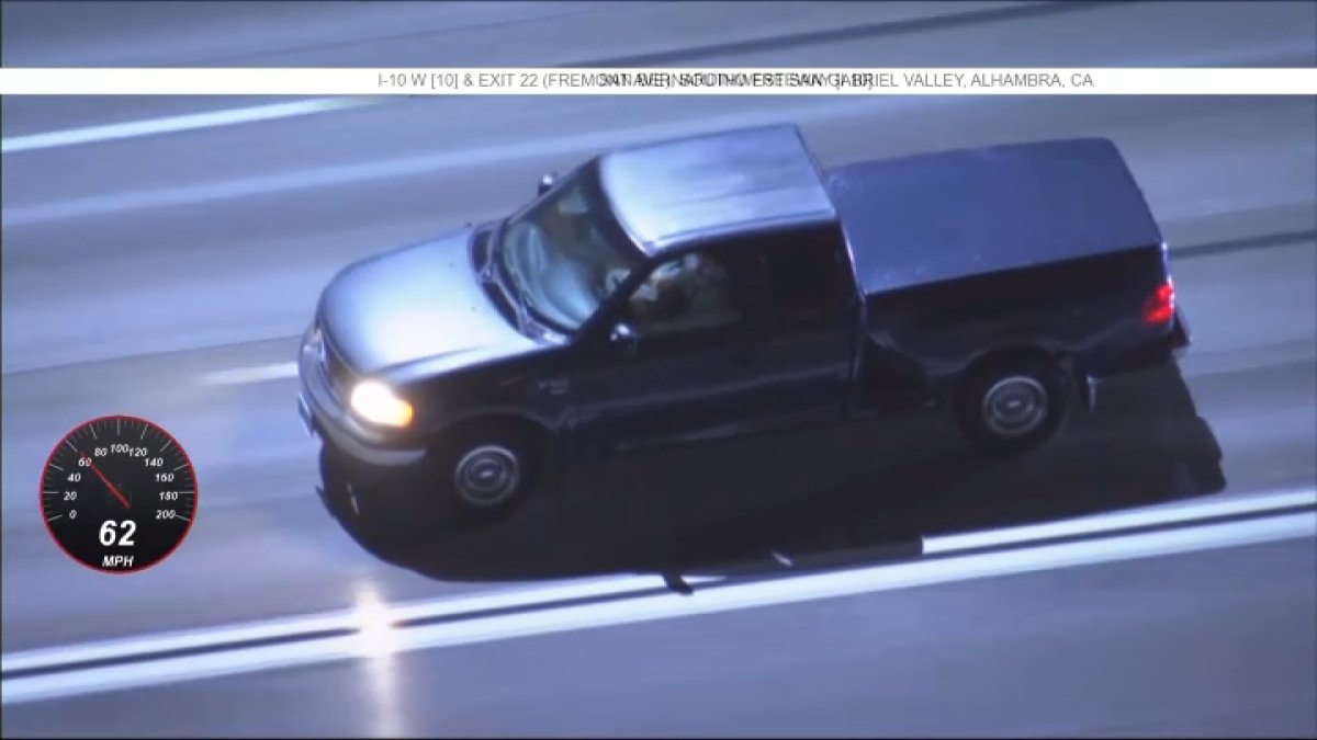 Driver wanted for running red light leads police on pursuit in LA – NBC Los Angeles