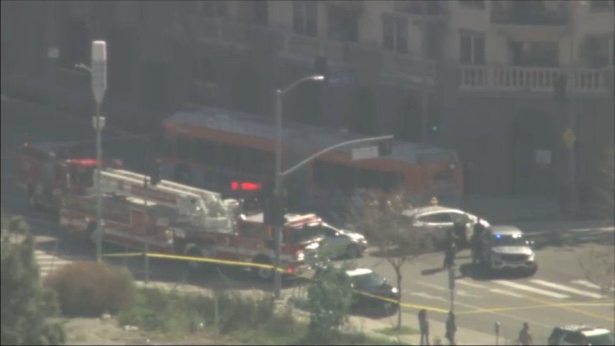 Burglary suspect crashes into Metro bus in Westlake District – NBC Los Angeles