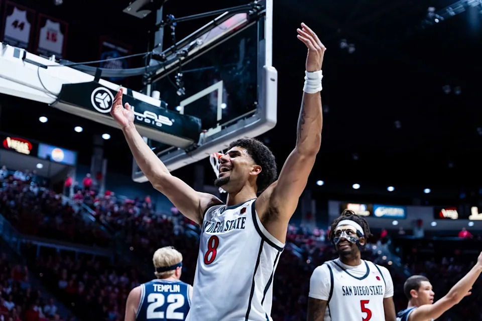 San Diego State forward Tae Simmons (8) hypes up the crowd during an NCAA Basketball game between Utah State and San Diego State, Wednesday February 25, 2026 at Viejas Arena in San Diego, Calif.