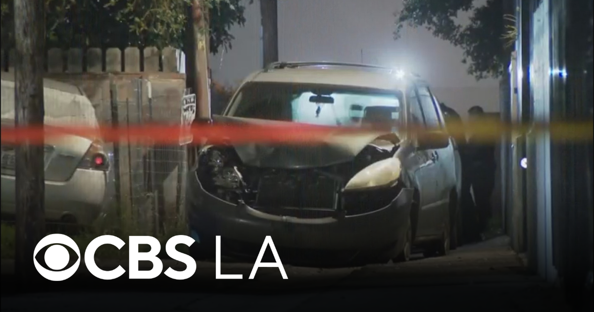 Suspect hospitalized after LAPD pursuit crash in Hollywood