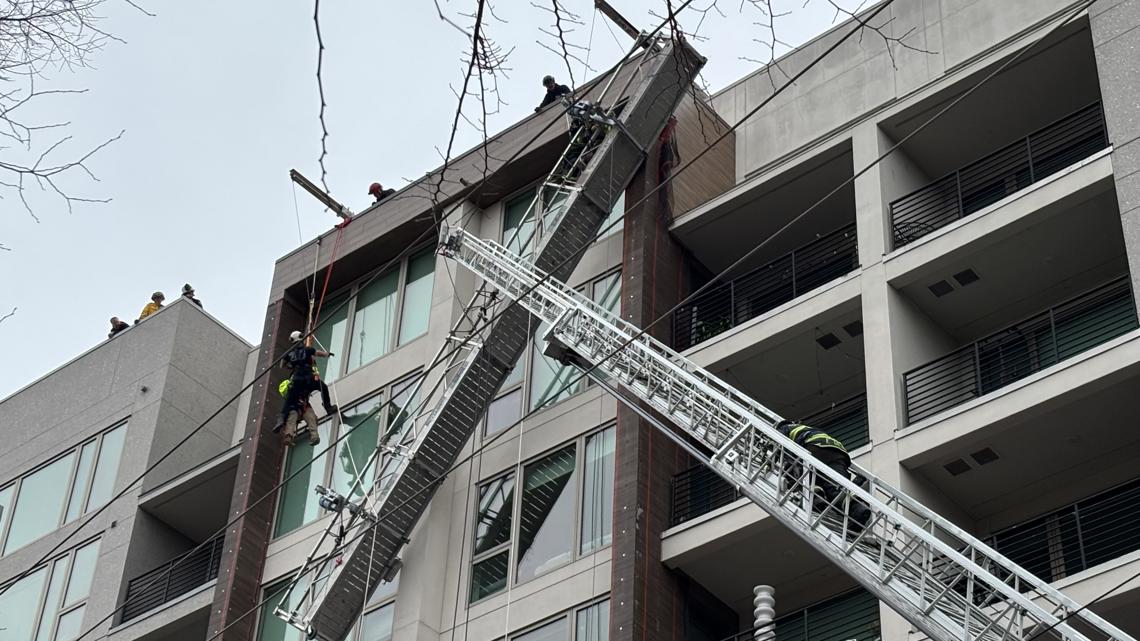 2 rescued from top of eight-story building after scaffold breaks in Sacramento