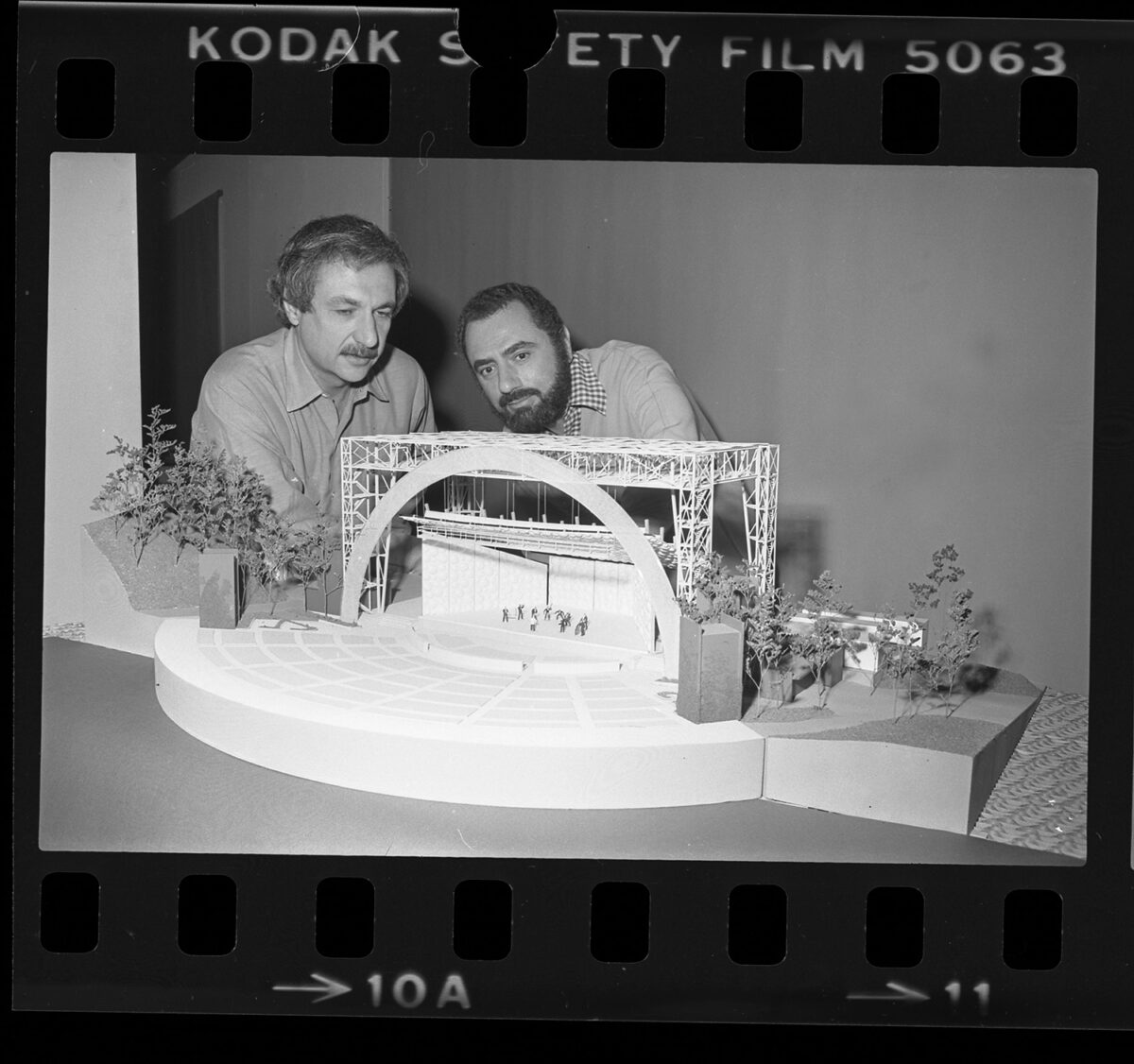 The architect examining a scheme for the Hollywood Bowl with designer Peter Wexler in 1976