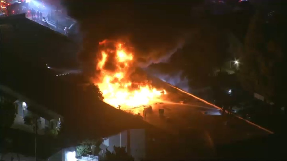 Heavy flames, smoke coming from structure fire in Montebello – NBC Los Angeles