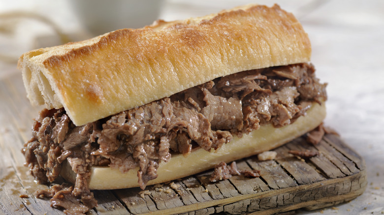Roast beef sandwich on crusty French roll