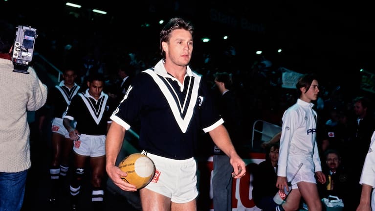 New Zealand Kiwis captain Gary Freeman leads his team out on to Sydney Football Stadium, 1991.