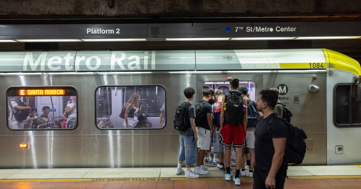 1 dead after falling onto train tracks at downtown LA Metro station