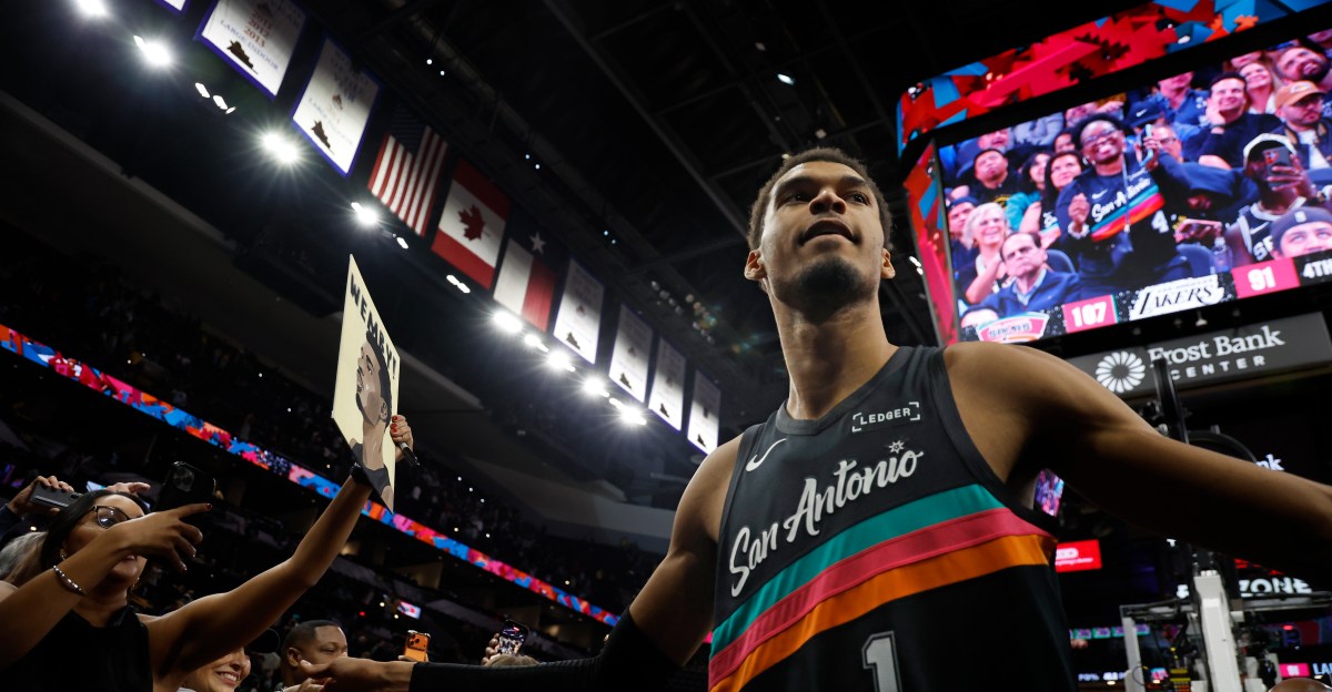 It’s time for Basketball: San Antonio Spurs at Los Angeles Lakers