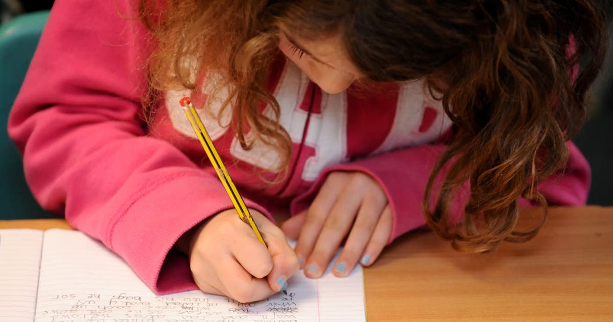 Oakland teachers avert strike, agree to 2-year contract