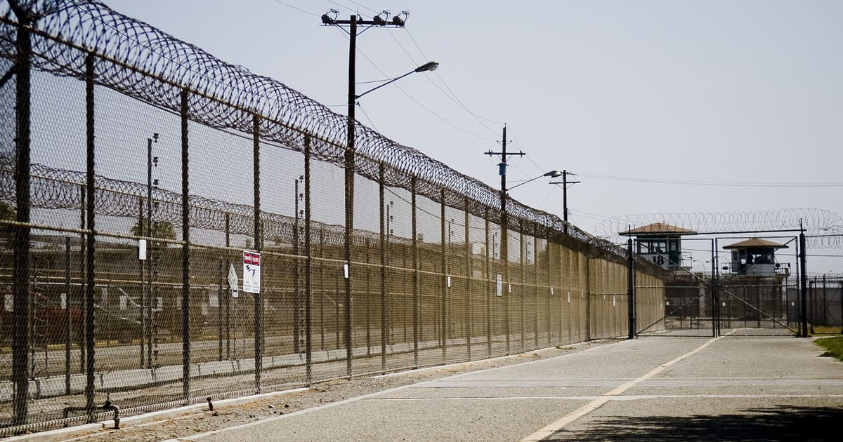 Ex-California prison guard arrested for $100K smuggling plot