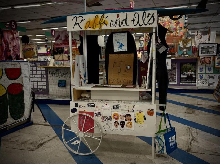 a cart with the name "Raffi and Al's"