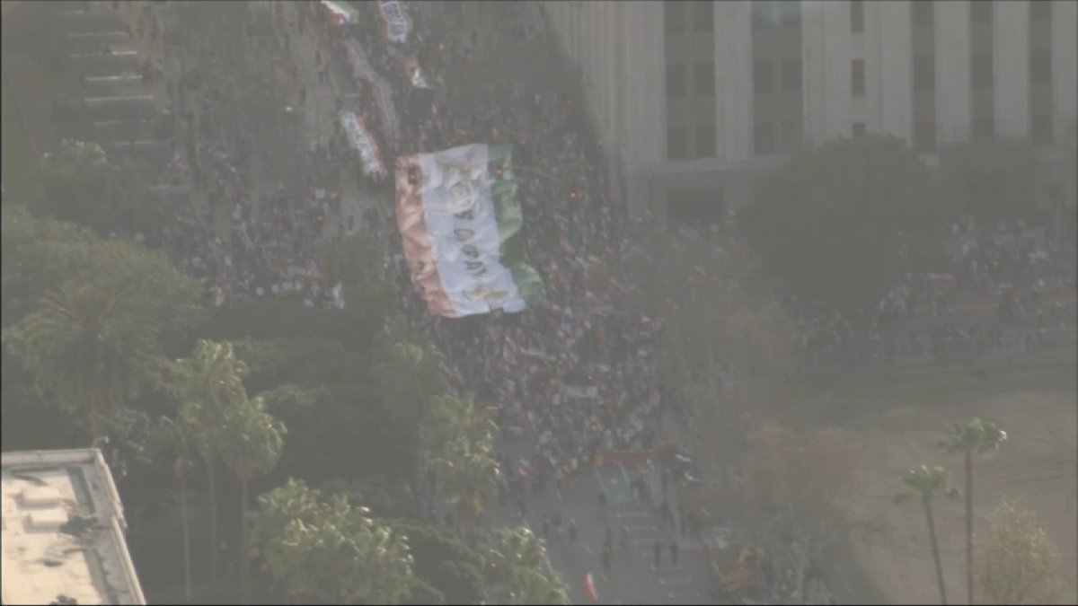 Demonstrators in downtown LA show support protesters in Iran – NBC Los Angeles