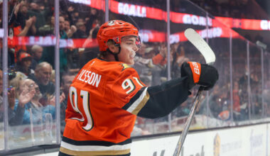 Carlsson Gets the Ducks Within a Goal Again