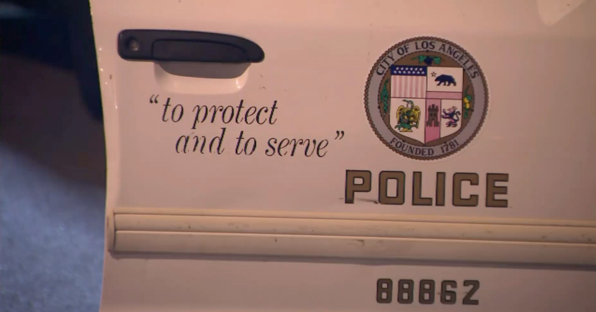 LAPD detectives seek help finding hit-and-run driver that injured pedestrian downtown