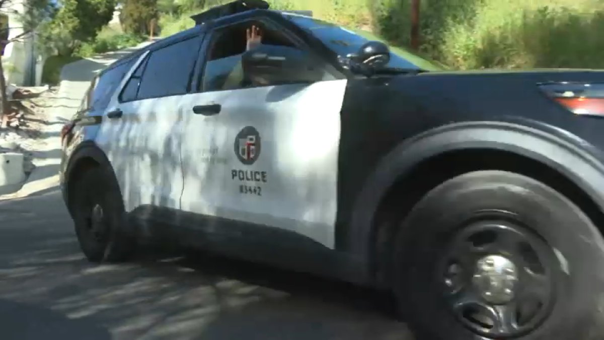 Attempted burglary, car chase rattles Woodland Hills neighborhood – NBC Los Angeles