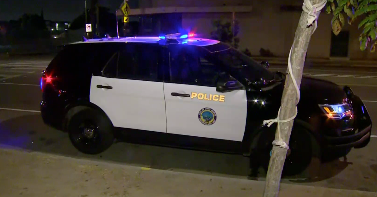 2 pedestrians killed in separate Long Beach crashes overnight