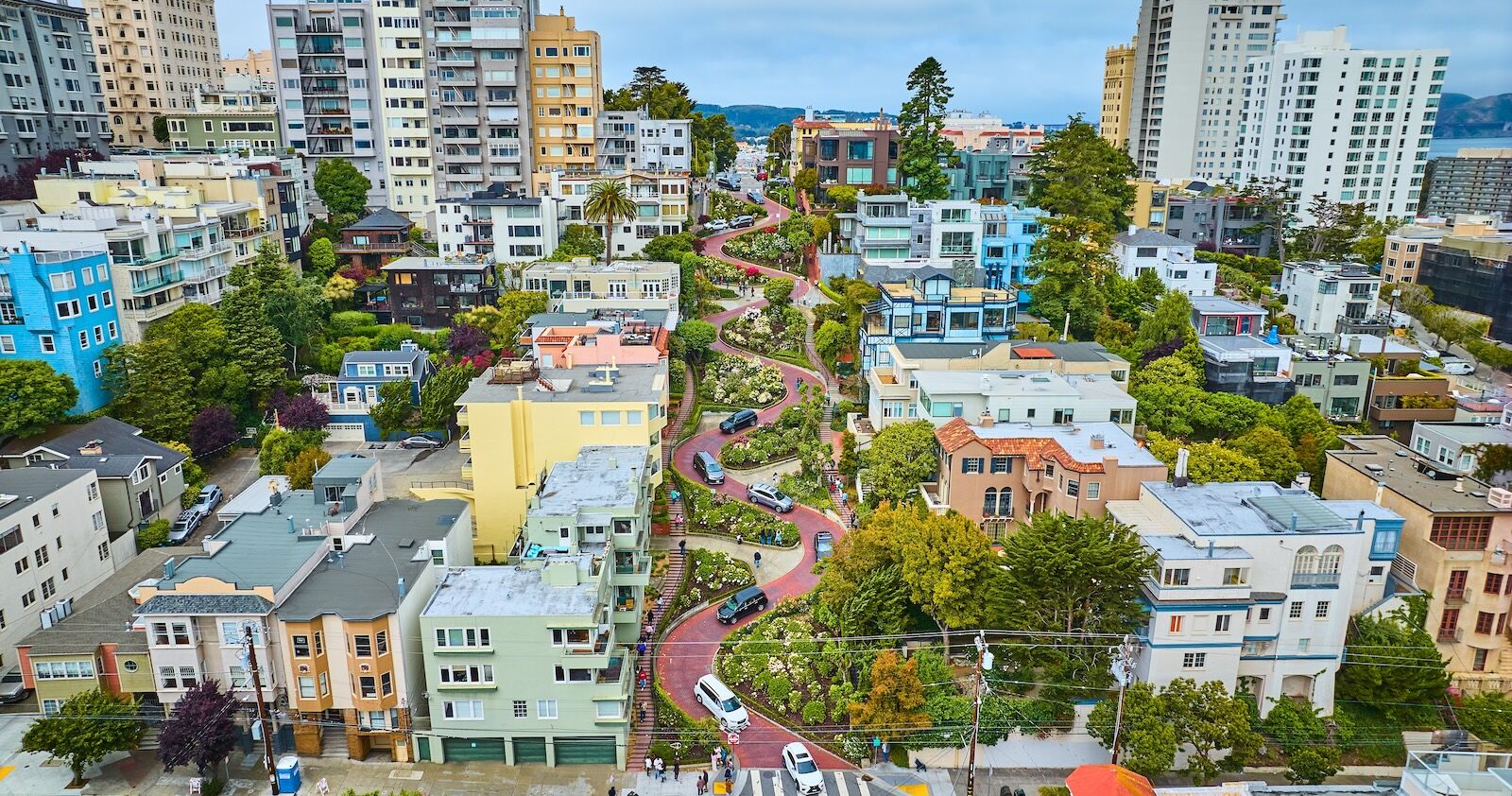 lombard street in san francisco