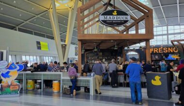mad duck airport bar