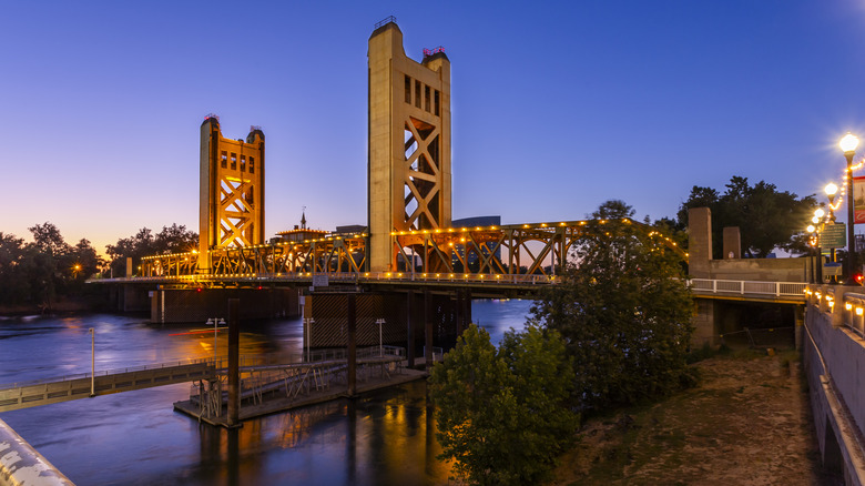 Tower Bridge illuminated over the Sacramento River in evening