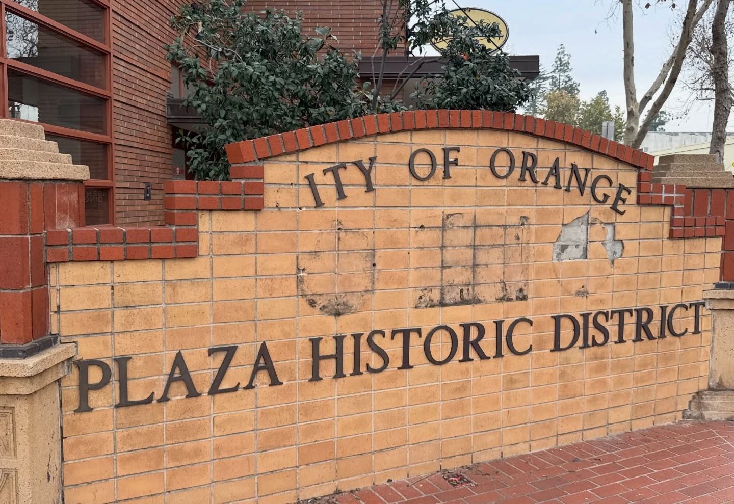 Long Beach man charged with stealing numerous bronze plaques • Long Beach Post News