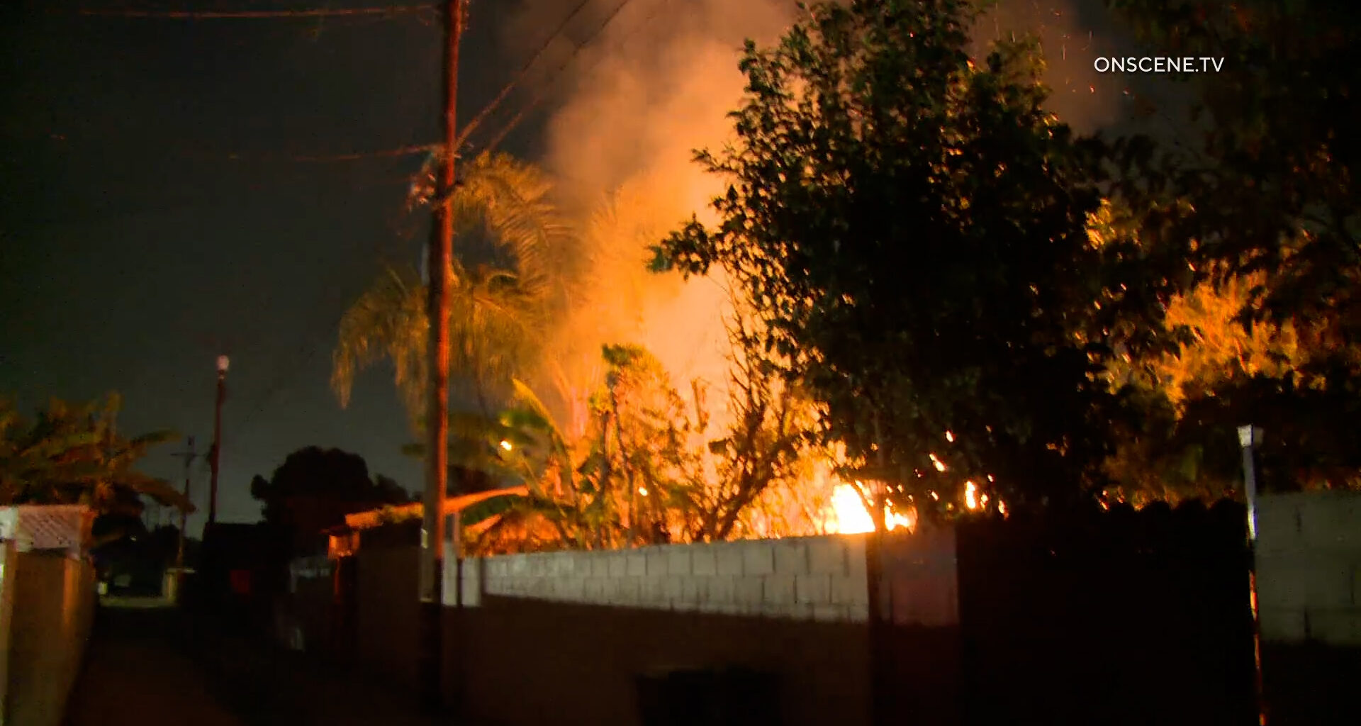 Exploding Backhouse Fire, Long Beach, CA – ONSCENE.TV