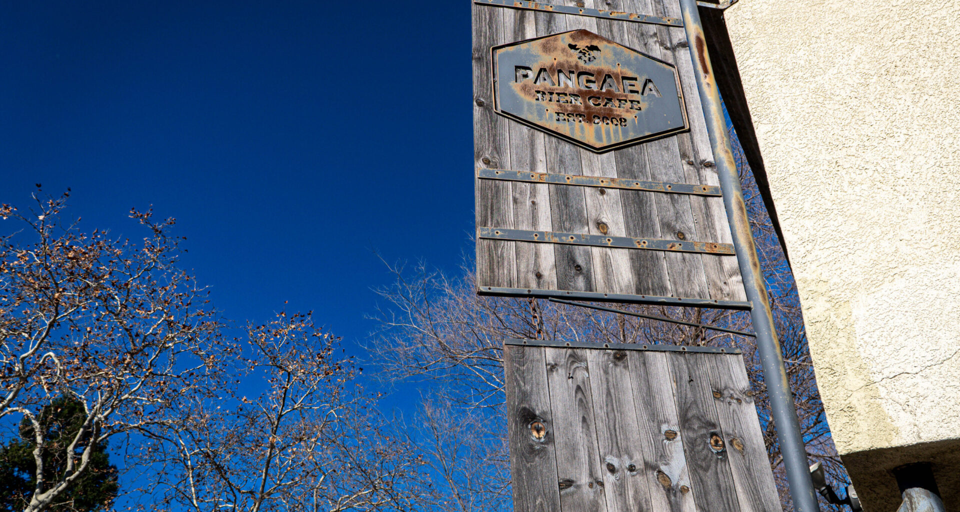 Pangaea bier cafe sign