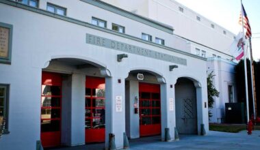 Six rescued after boat capsizes in heavy surf in California