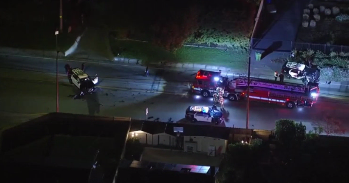 3 LAPD officers hospitalized after patrol cars collide during pursuit in San Fernando Valley