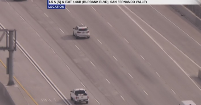 Los Angeles police in pursuit of possible burglary suspects