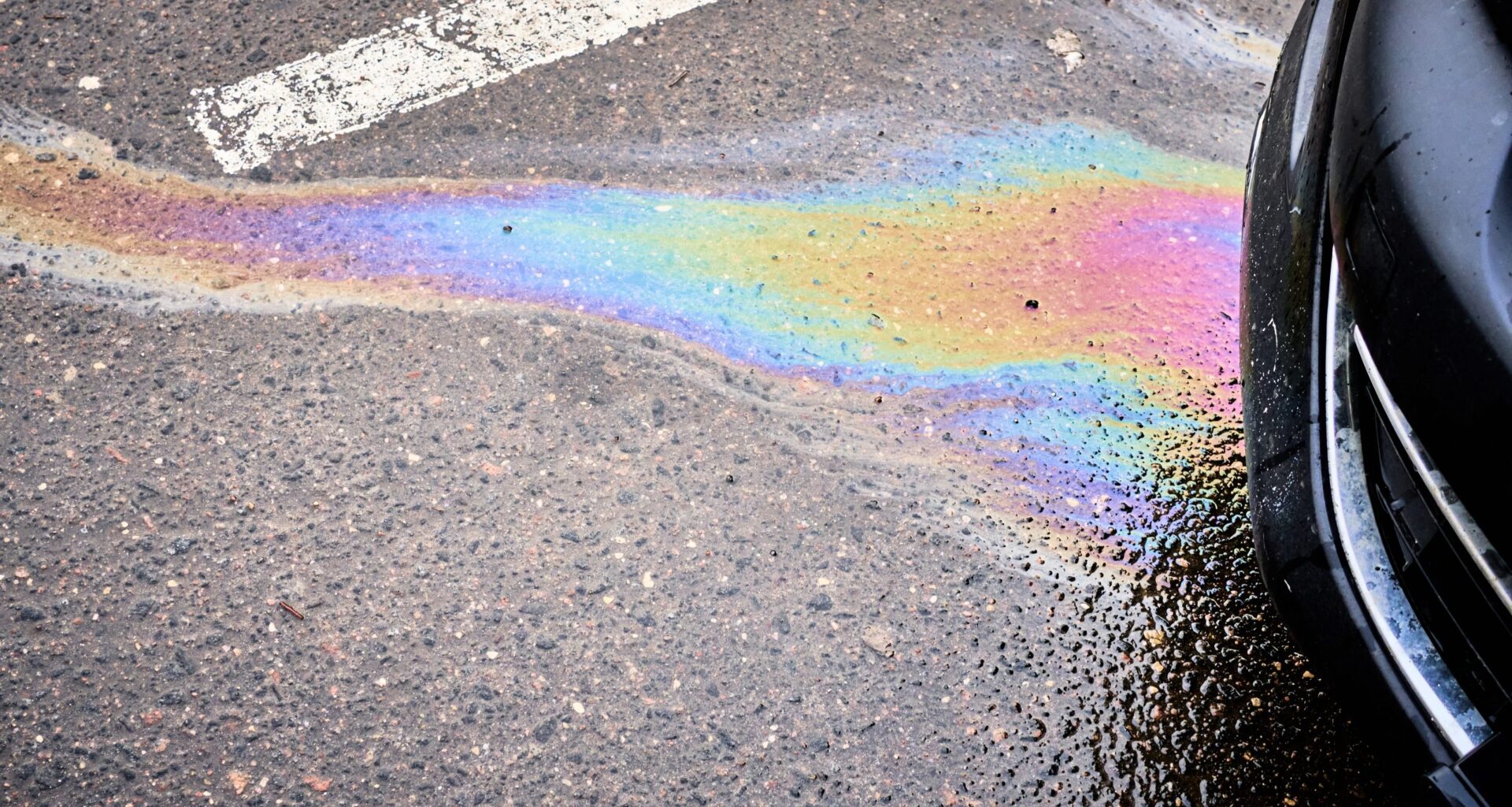 Fire Crew Contains Oil Spill from Cracked Pipe Near Cerritos Channel in Wilminton