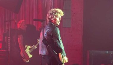 Green Day gives strong advice to ICE agents at Super Bowl week concert