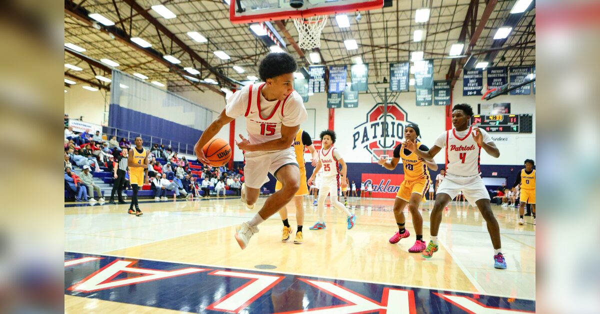 Oakland sweeps Smyrna to close regular season