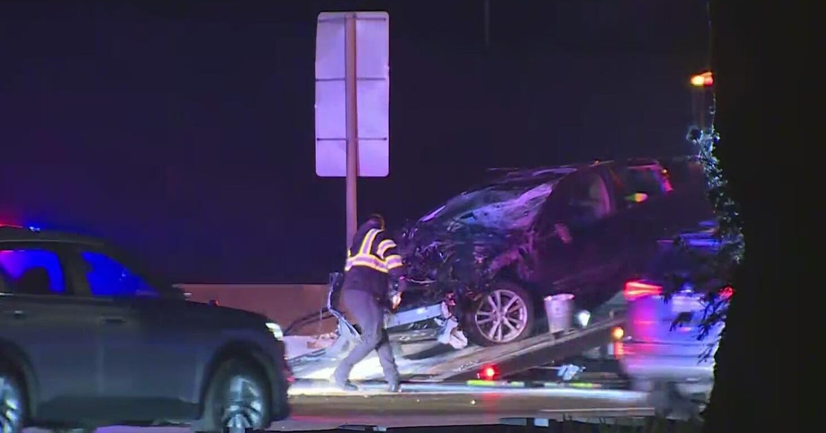 Driver crashes off overpass onto Highway 99 in Sacramento, CHP says